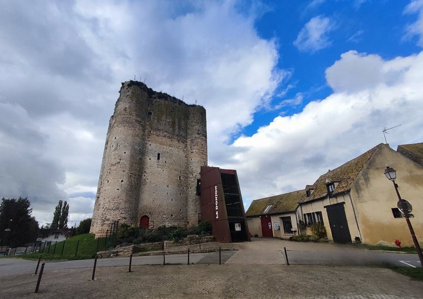 Donjon de Houdan, France